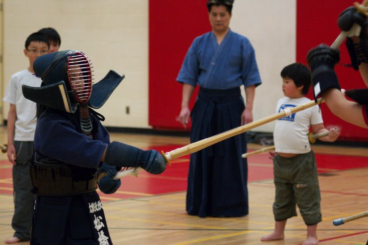 Matsuhashi Sensei practices with the students
