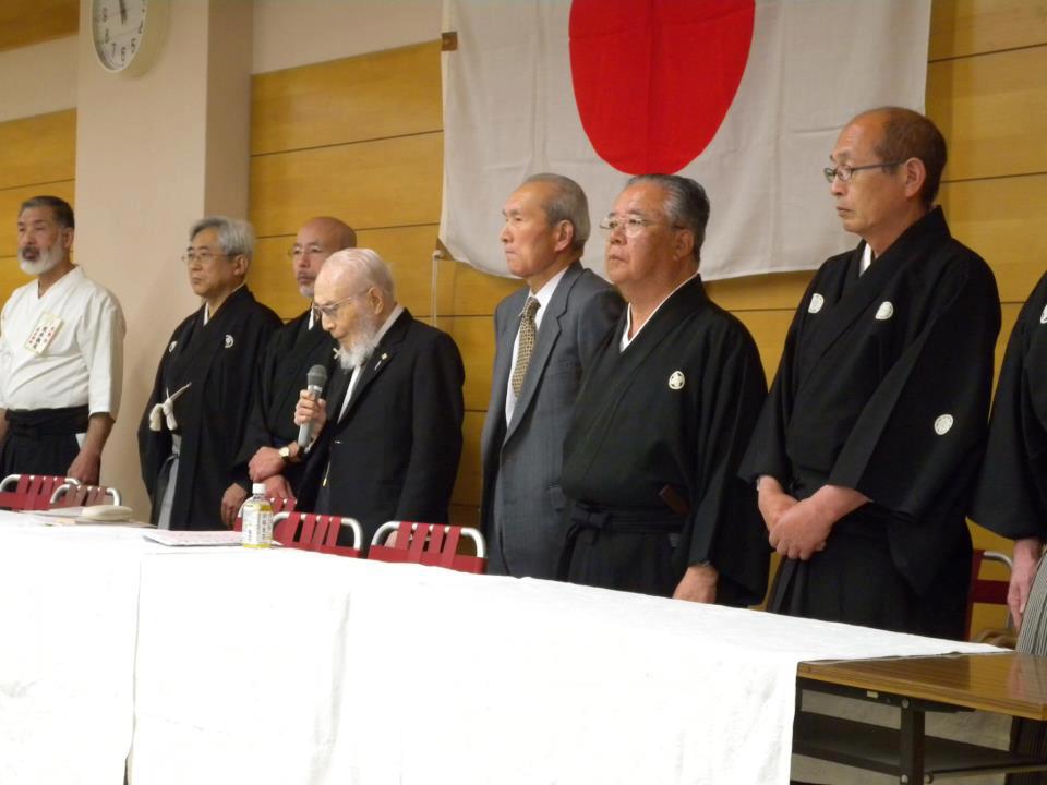 Kajitsuka Sensei (3rd from the left) representing the Board of Directors of the Nihon Kobudo Shinkokai