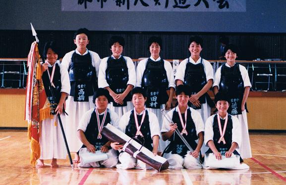 Matsuhashi senshu (as senpō) with her team-mates after winning the Gunshi Shinjin Kendo Taikai (District Kendo Championship). The girls with the medals are the 1st team members. 